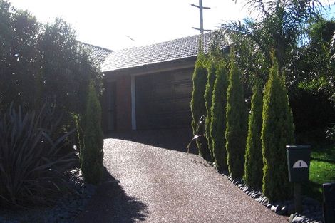 Photo of property in 8 Opal Close, Rosedale, Auckland, 0632