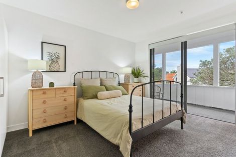 Photo of property in 33a Stanley Point Road, Stanley Point, Auckland, 0624