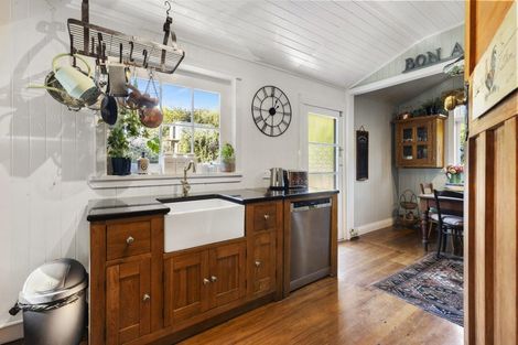 Photo of property in 17 Burrows Avenue, Karori, Wellington, 6012