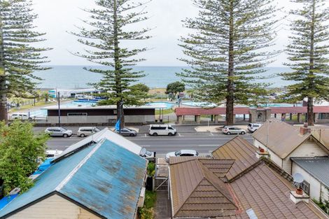 Photo of property in 33 Marine Parade, Bluff Hill, Napier, 4110
