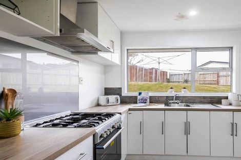 Photo of property in 1a Link Road, Newlands, Wellington, 6037