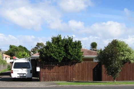 Photo of property in 2/75 Butley Drive, Farm Cove, Auckland, 2012