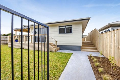 Photo of property in 25 Longfellow Road, Opunake, 4616