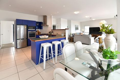 Photo of property in 979 Whangaparaoa Road, Tindalls Beach, Whangaparaoa, 0930