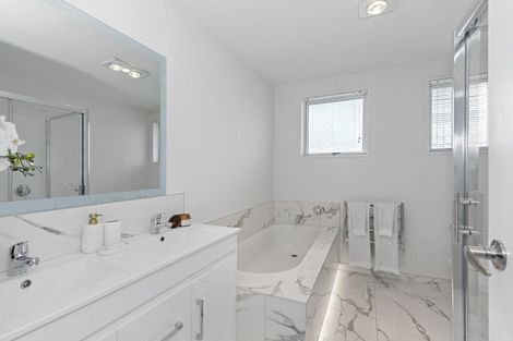 Photo of property in 1e Thorrington Lane, Cashmere, Christchurch, 8022