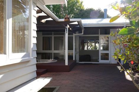 Photo of property in 20 Brunton Place, Glenfield, Auckland, 0629