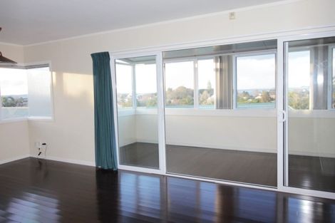 Photo of property in 1/10 Copperfield Terrace, Mellons Bay, Auckland, 2014
