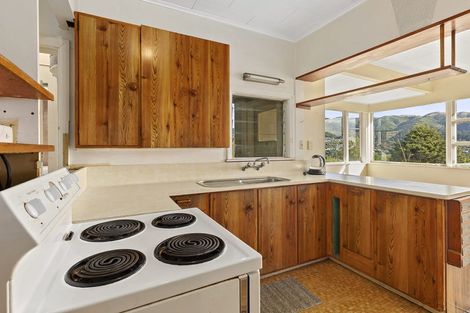 Photo of property in 34 Raroa Terrace, Tawa, Wellington, 5028