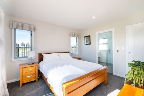 Photo of property in 11 Kaituna Place, Te Awa, Napier, 4110