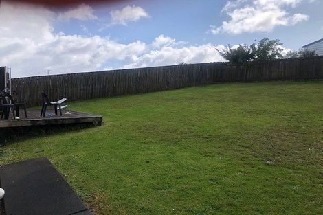 Photo of property in 7 Rook Place, Unsworth Heights, Auckland, 0632