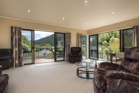 Photo of property in 243a Waikawa Road, Waikawa, Picton, 7220