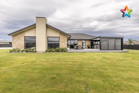 Photo of property in 16 Court Of Ascot, Seaward Bush, Invercargill, 9812