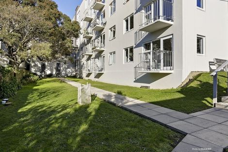 Photo of property in Kingsgate Flats, 10 Austin Street, Mount Victoria, Wellington, 6011