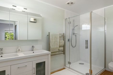 Photo of property in 18 Harbour View Road, Point Wells, Warkworth, 0986