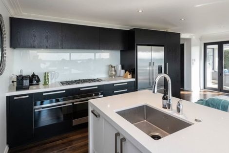 Photo of property in 35 Montgomery Crescent, Cockle Bay, Auckland, 2014