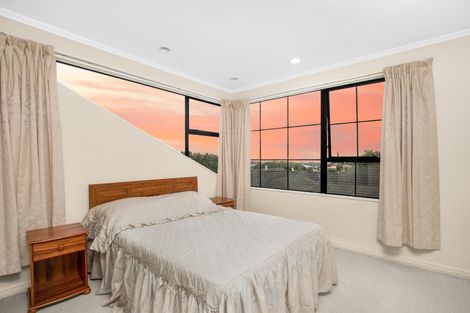 Photo of property in 8 Banksia Place, Goodwood Heights, Auckland, 2105
