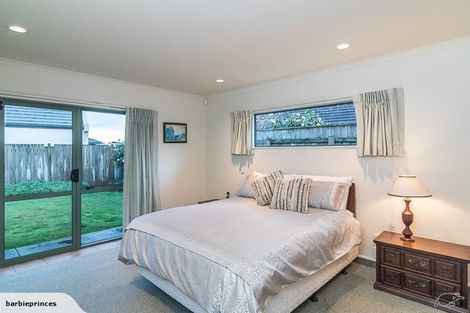 Photo of property in 135 Guildford Drive, Paraparaumu Beach, Paraparaumu, 5032