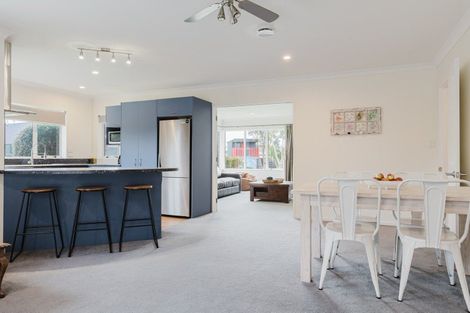 Photo of property in 4 Lourie Way, Fitzherbert, Palmerston North, 4410
