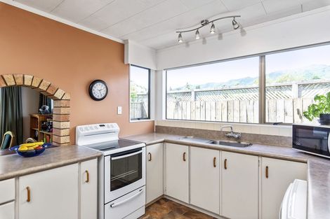 Photo of property in 6 Tawa Street, Waikanae, 5036