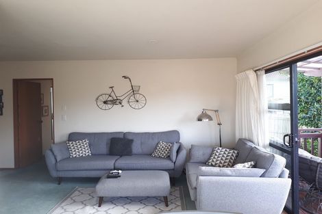 Photo of property in 1a Romulus Place, Totara Vale, Auckland, 0629