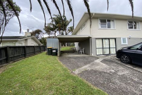 Photo of property in 33 Claverdon Drive, Massey, Auckland, 0614