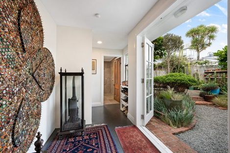 Photo of property in 6 Prince Street, Mount Victoria, Wellington, 6011