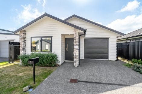 Photo of property in 3 Thornbury Lane, Timberlea, Upper Hutt, 5018