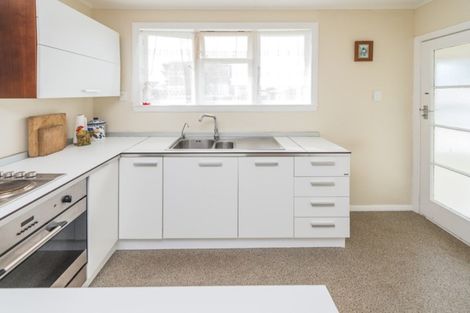 Photo of property in 28 Raupo Street, Castlecliff, Whanganui, 4501