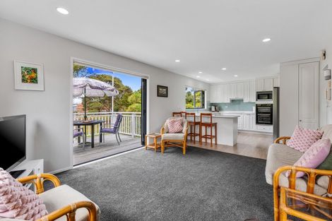Photo of property in 3a Cron Avenue, Te Atatu South, Auckland, 0610