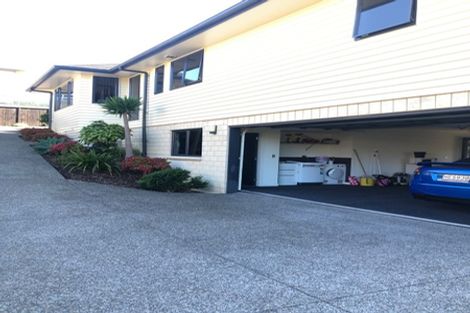 Photo of property in 111 Roberta Crescent, Orewa, 0931