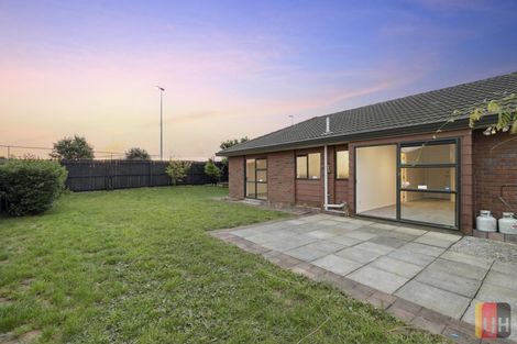 Photo of property in 18 Randwick Place, Randwick Park, Auckland, 2105