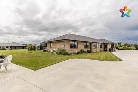 Photo of property in 16 Court Of Ascot, Seaward Bush, Invercargill, 9812