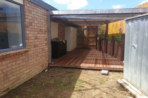 Photo of property in 18 Plumstead Rise, Glen Eden, Auckland, 0602