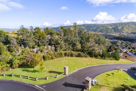 Photo of property in 28 Mount Marua Way, Timberlea, Upper Hutt, 5018