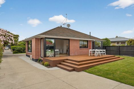 Photo of property in 15 Oakfield Street, Burnside, Christchurch, 8053