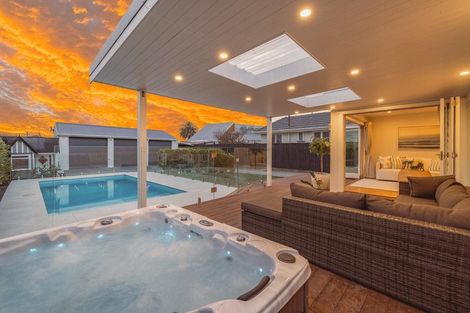Photo of property in 35 Marine Parade, North New Brighton, Christchurch, 8083