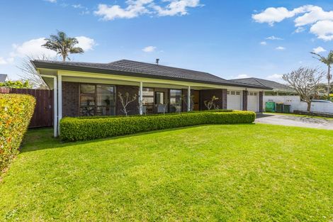 Photo of property in 7 Zenith Place, Conifer Grove, Takanini, 2112
