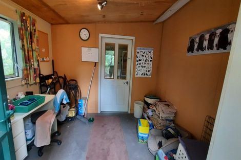 Photo of property in 746 Clutha River Road, Rongahere, Balclutha, 9274