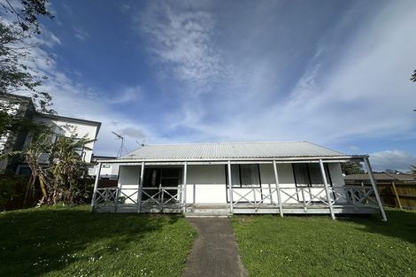 Photo of property in 2/15 Barneys Farm Road, Clendon Park, Auckland, 2103