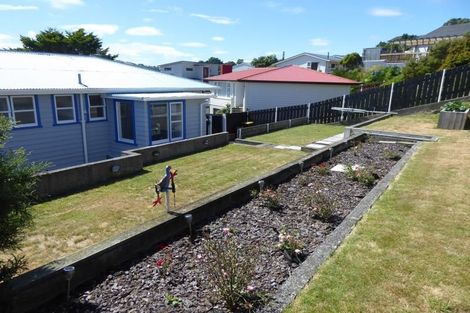 Photo of property in 9 Camrose Grove, Kingston, Wellington, 6021