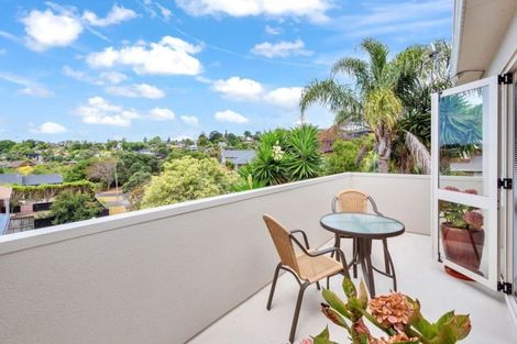 Photo of property in 17 Crestview Place, Browns Bay, Auckland, 0630