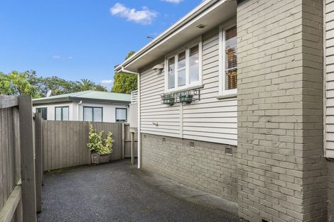 Photo of property in 15 Graham Avenue, Te Atatu Peninsula, Auckland, 0610