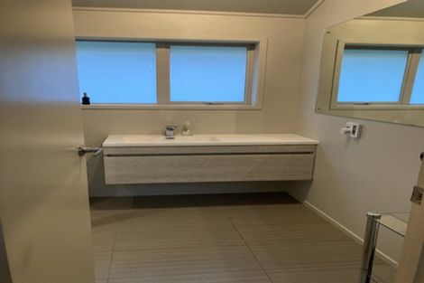 Photo of property in 4a Bemrose Place, Cockle Bay, Auckland, 2014