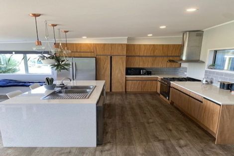 Photo of property in 84 Kaihau Road, Karioitahi, Waiuku, 2683