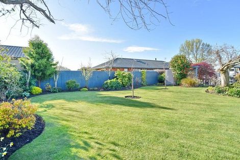 Photo of property in 2 Melford Close, Rangiora, 7400
