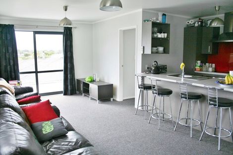 Photo of property in 16b Woodall Place, Totara Vale, Auckland, 0627