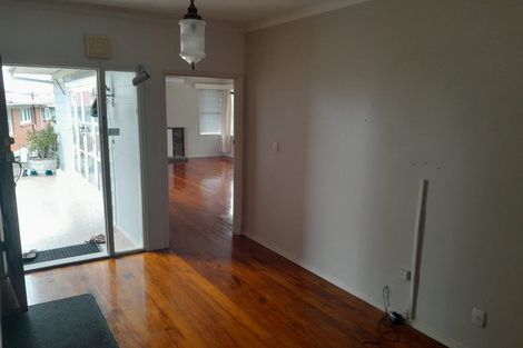 Photo of property in 35 Holland Road, Hillcrest, Auckland, 0627