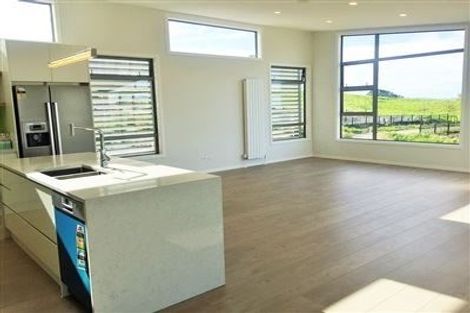 Photo of property in 14 Bearing Parade, Long Bay, Auckland, 0630