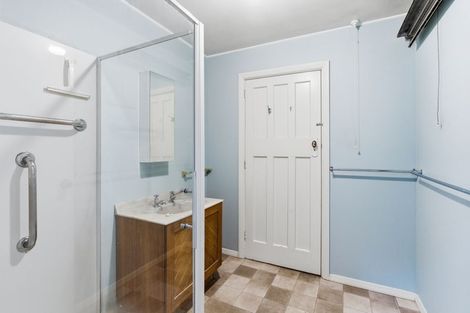 Photo of property in 48 Saint Andrews Square, Strowan, Christchurch, 8052