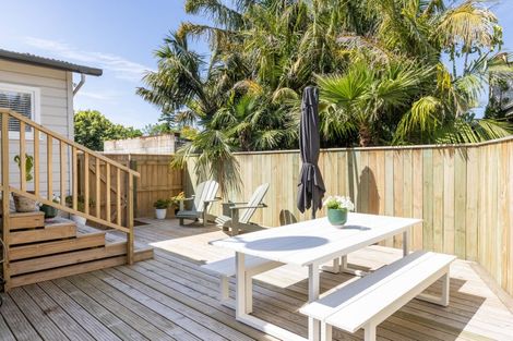 Photo of property in 14 Colenso Avenue, Hospital Hill, Napier, 4110